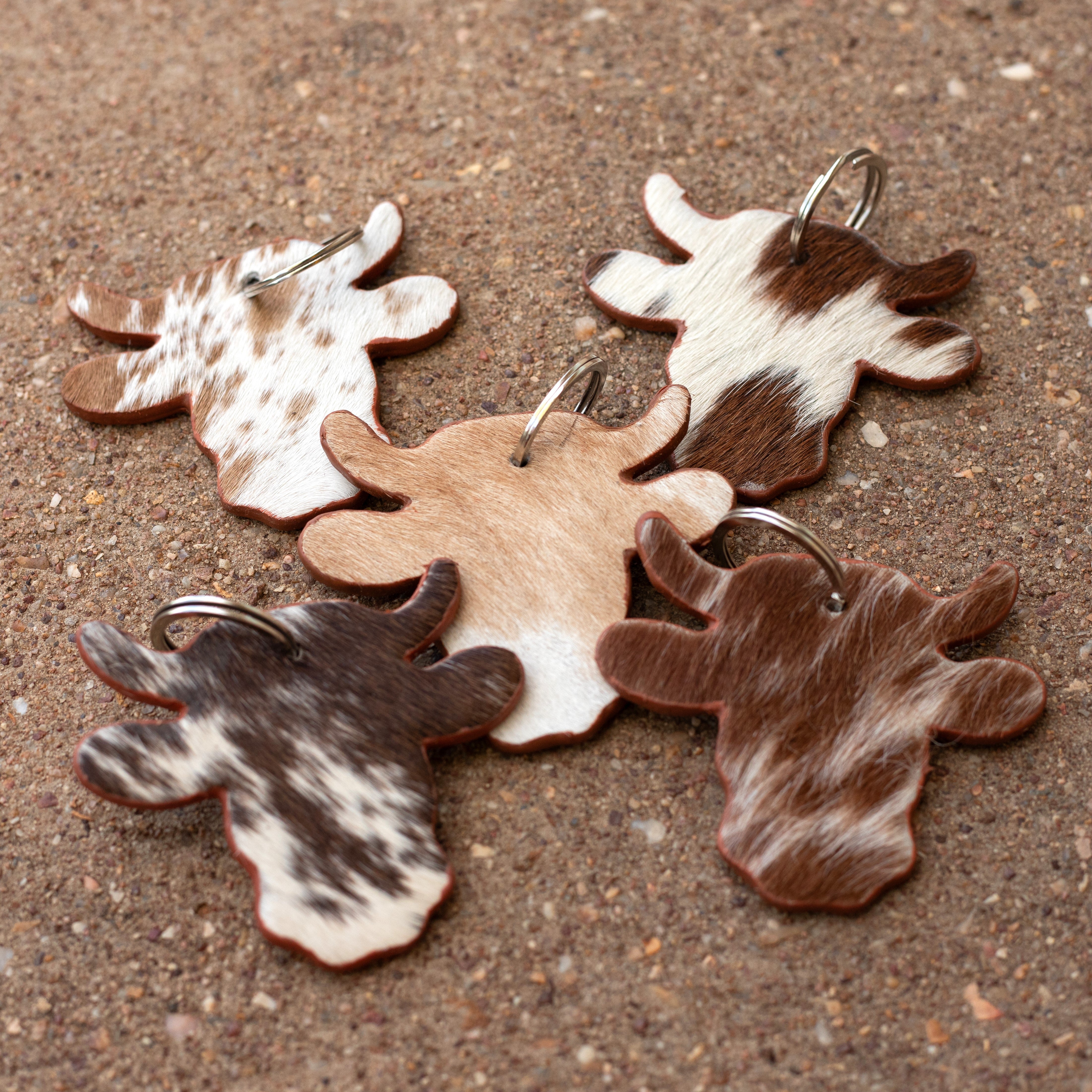 SINGLE Cow Head Shape Cowhide Keychain – Country Allure