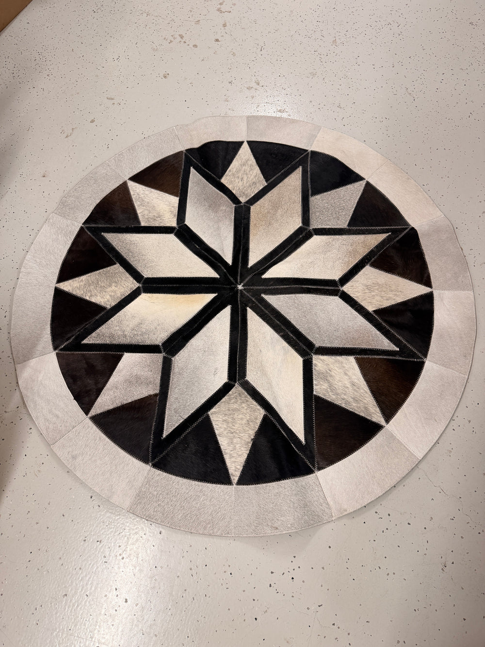 DENI Seconds | Designer Round Rug