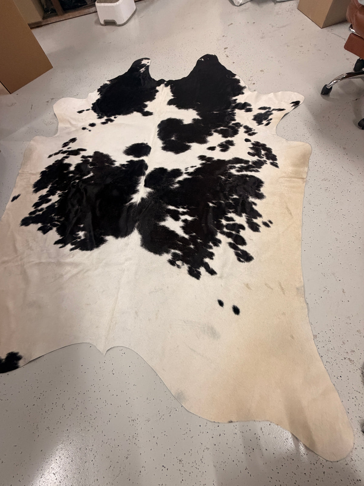 DENI Seconds | Cowhide Floor Rug - Extra Large #2
